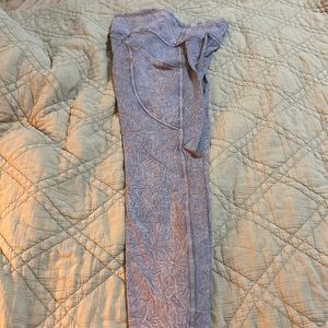 Lululemon Ankle length, side pockets, hidden waist pocket. No Flaws